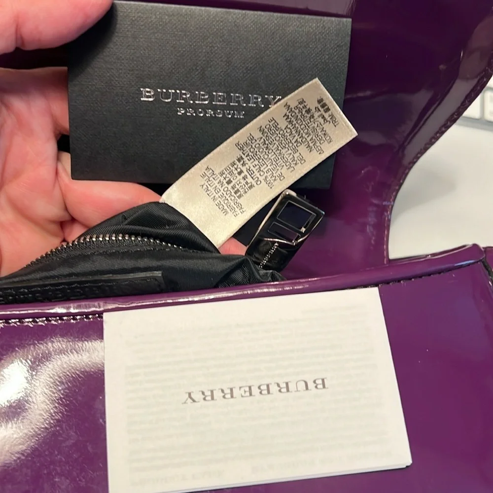 ๐ 1 hour sale. Burberry Prorsum, Patent Lilford Bag, Purple, STUNNING - Picture 17 of 17